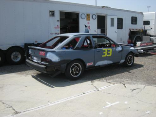 Illustration for article titled 24 Hours of LeMons Early Birds Get Set Up At Altamont
